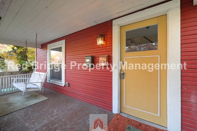 Building Photo - 1422 SE Marion St