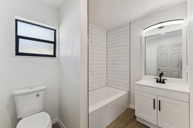 Building Photo - 431 Sheldon St