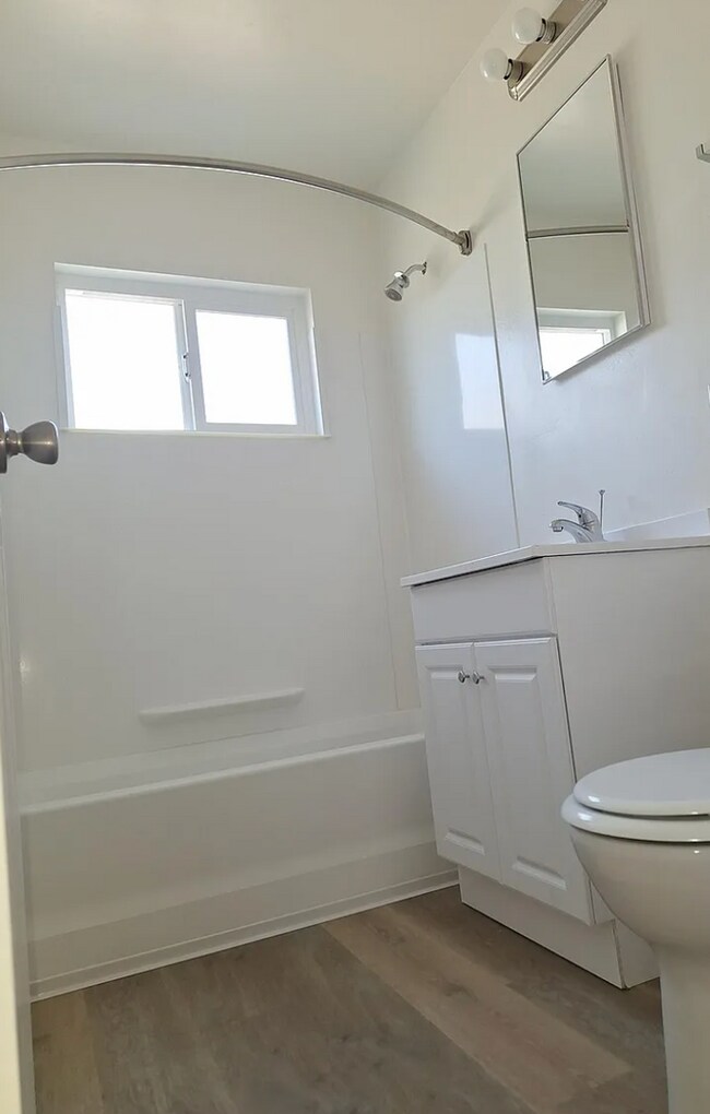 Foto del edificio - 4942 Clairemont Dr