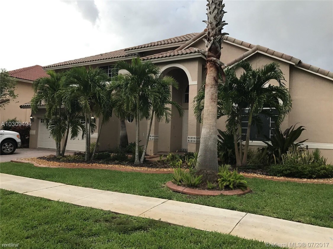 Primary Photo - 1011 NW 179th Ave