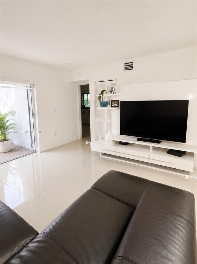 Foto del edificio - 4720 NW 114th Ave