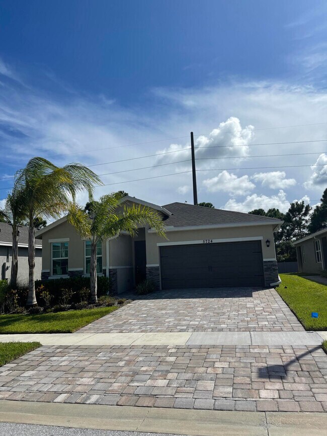 Foto del edificio - 5724 SE Pinehurst Trail  Hobe Sound Fl 33455