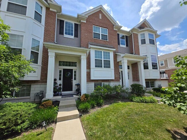Building Photo - 522 Fairway Dr
