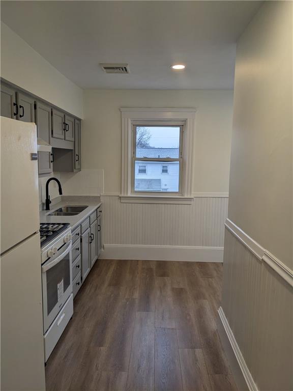 Building Photo - 94 Bellevue Ave