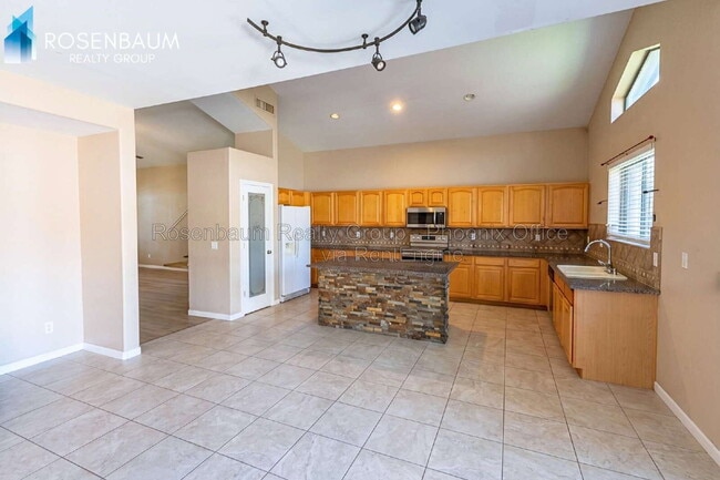 Building Photo - 2206 S 105th Dr