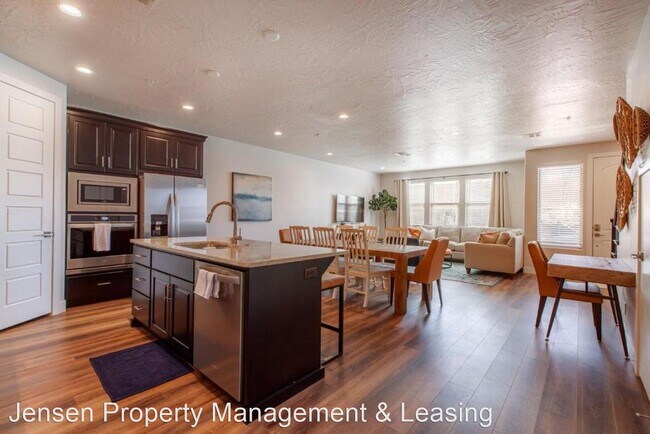 Building Photo - 4 br, 4.5 bath House - 2265 North Coral Ca...