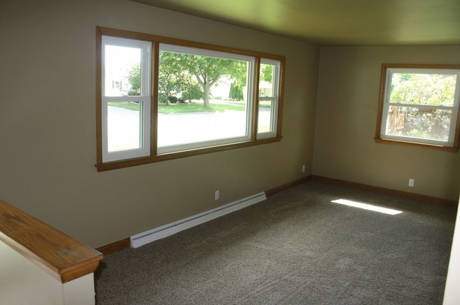 Building Photo - 1407 S Bartell Dr