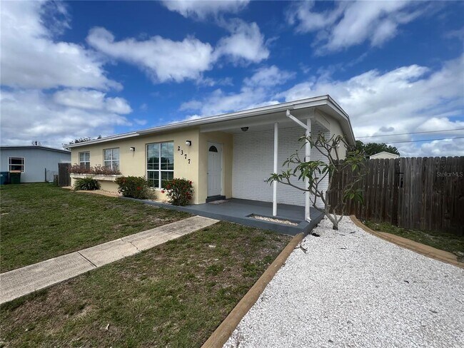 Foto del edificio - 2377 Starlite Ln