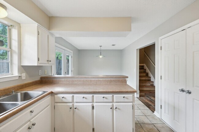 Foto del edificio - 377 Huntington Ridge Dr