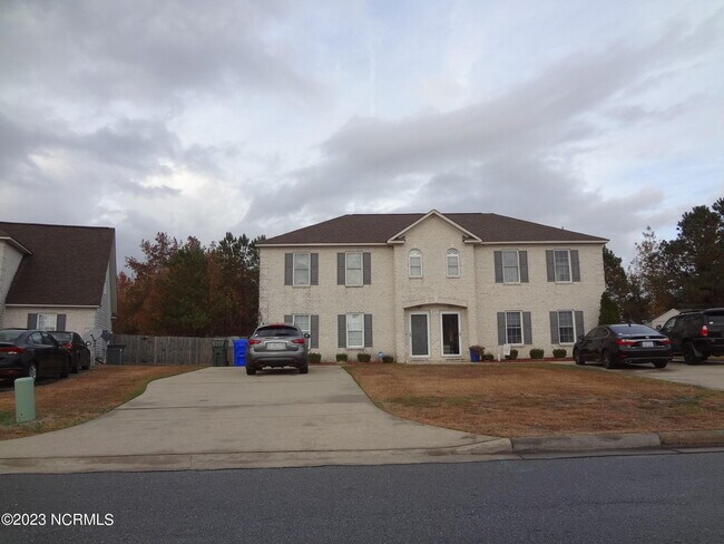 Building Photo - 217 S Pointe Dr