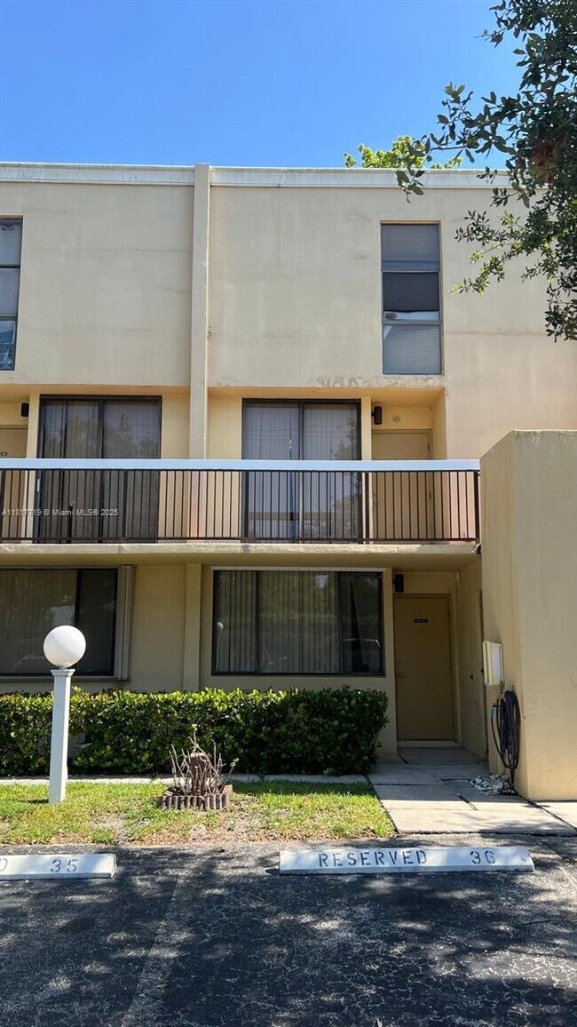 Foto del edificio - 8711 SW 30th St