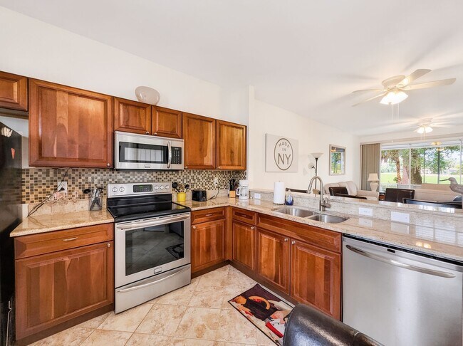 Foto del edificio - Beautifully furnished 2BR/2BA first-floor condo