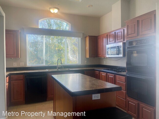 Foto del edificio - 4 br, 2.5 bath House - 13990 Murphy Ave