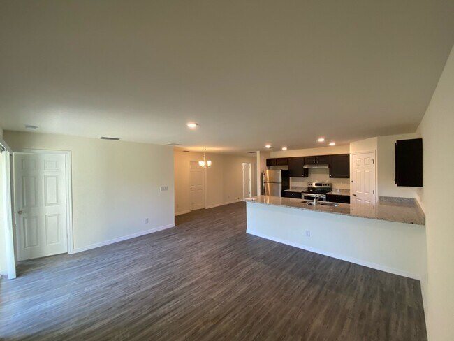 Foto del edificio - Beautiful NEW Duplex for Rent in Punta Gorda!