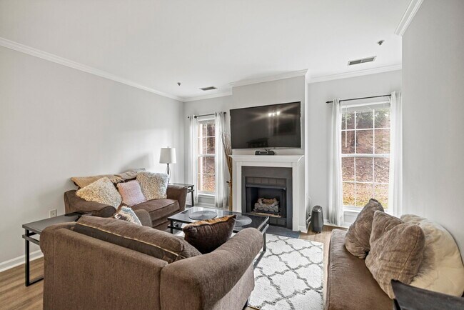 Foto del edificio - 7011 Falls Reach Dr