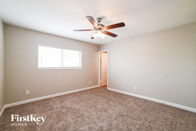 Building Photo - 3136 E Larkspur Dr