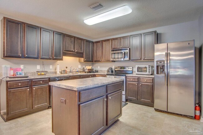 Foto del edificio - 172 Creekview Dr