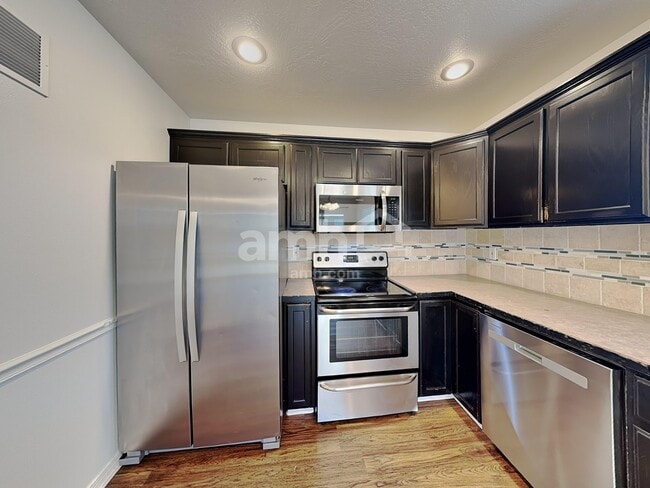 Building Photo - 2513 E Cinnamon Ln