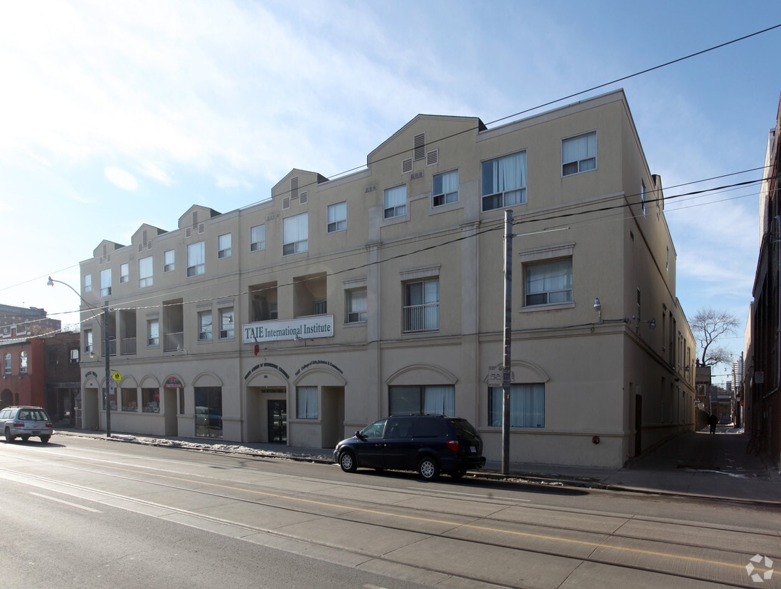 Building Photo - 292-296 Parliament St