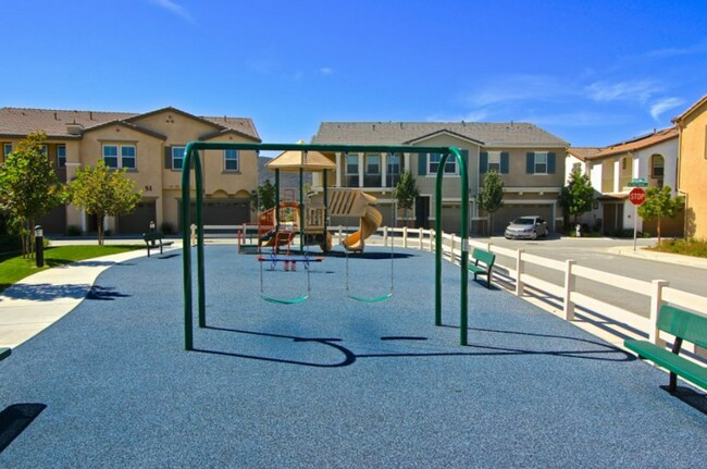 Building Photo - Modern 2-Bedroom Condo with Solar in the H...