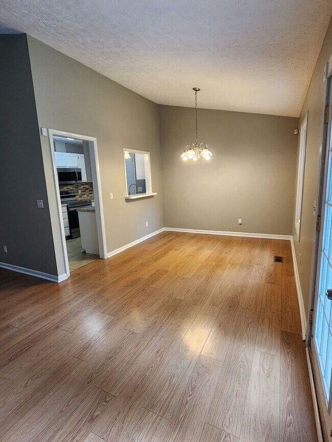 Building Photo - 7025 Pantego Dr