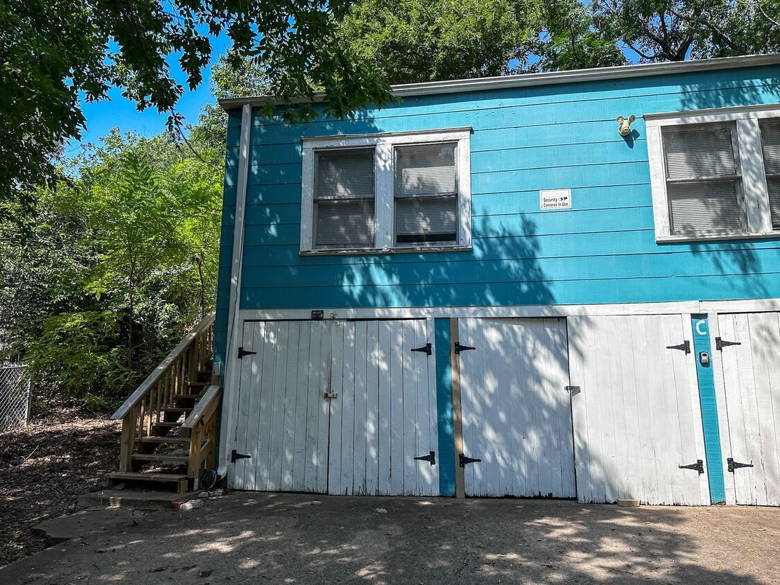 Primary Photo - 202 E 31st St