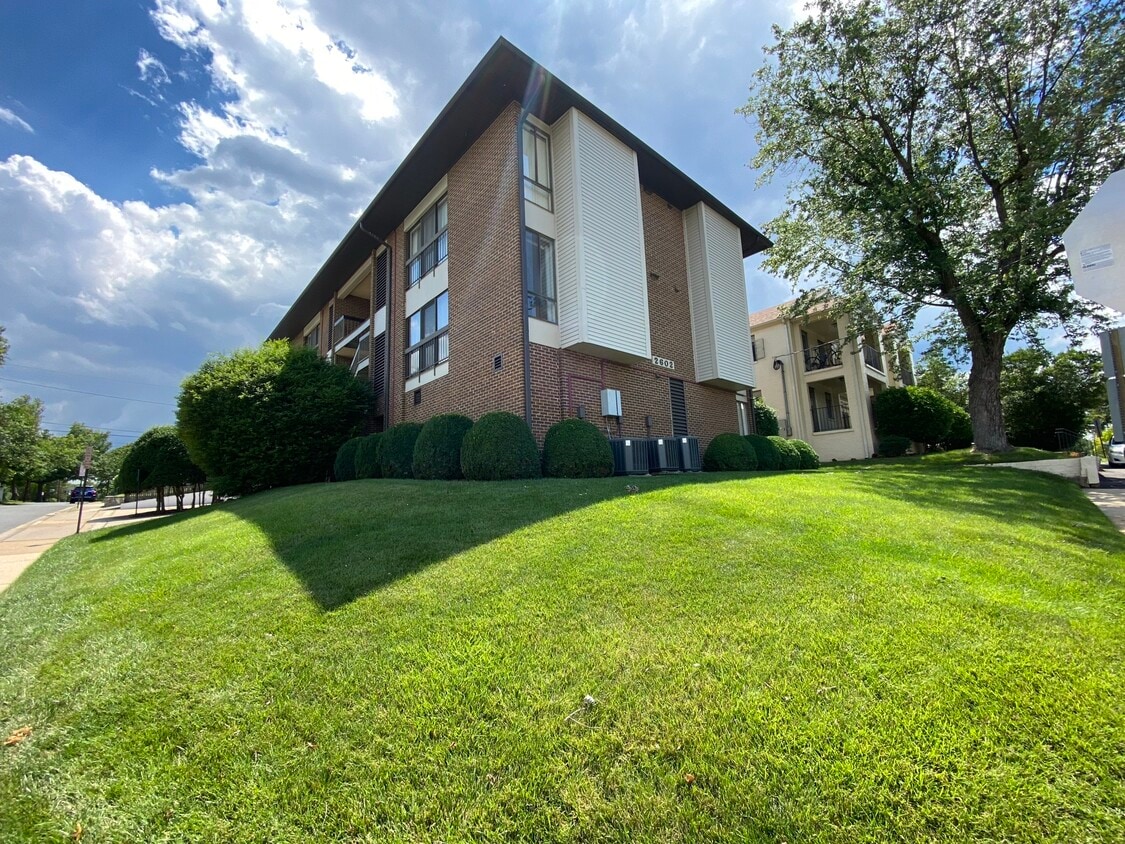 Primary Photo - Cleveland Arms Apartments