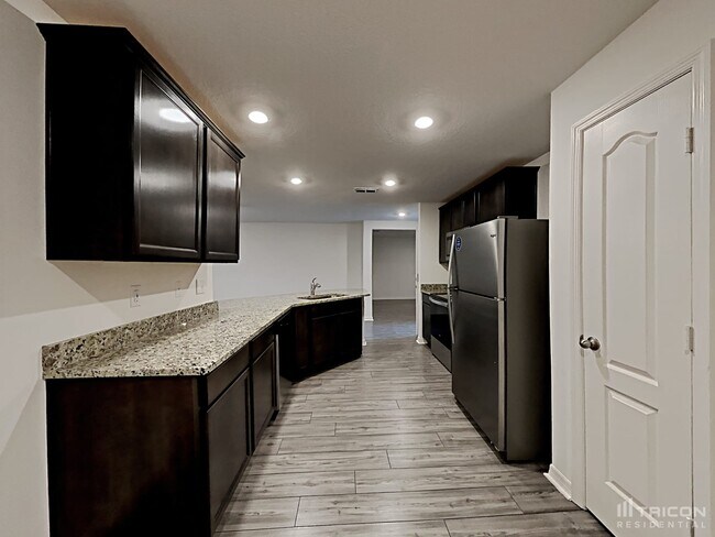 Building Photo - 6130 Dolostone Dr