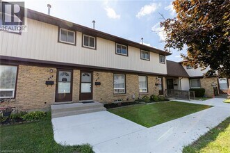 Building Photo - 210 Glamis Rd