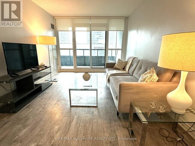 Building Photo - 25 Lower Simcoe St