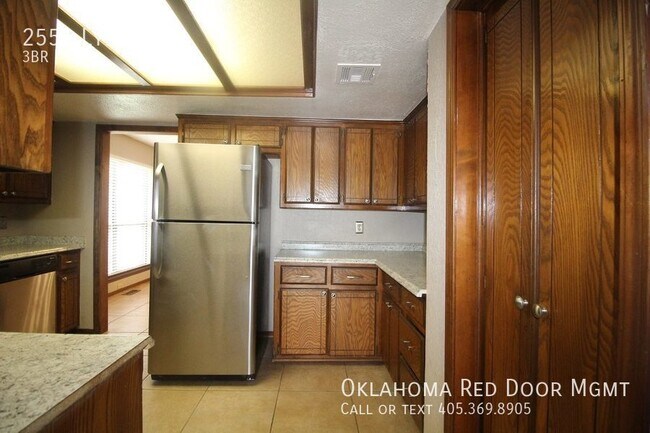 Foto del edificio - Large home for rent NW OKC