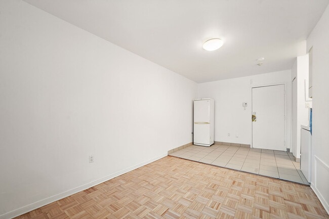 Building Photo - 1240-1250 Rue du Fort
