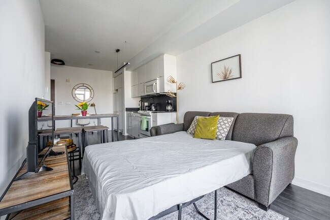 Building Photo - 480 Front St W