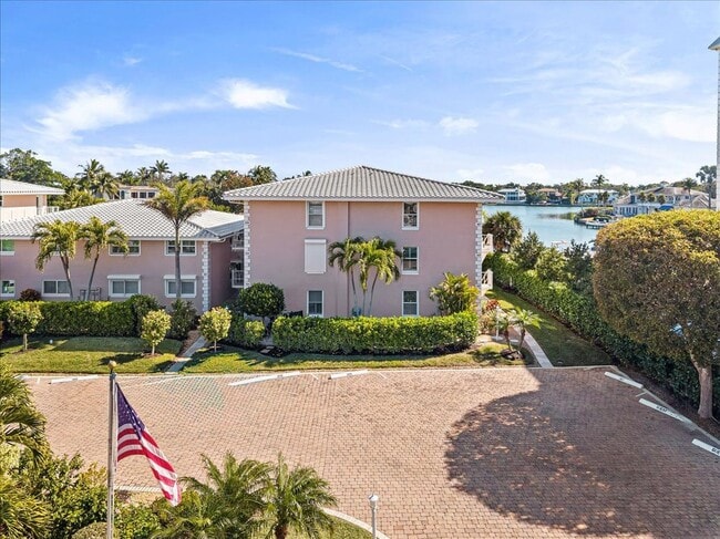 Building Photo - 1910 Gulf Shore Blvd N