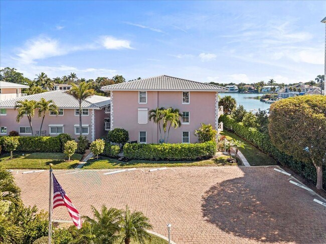 Foto del edificio - 1910 Gulf Shore Blvd N