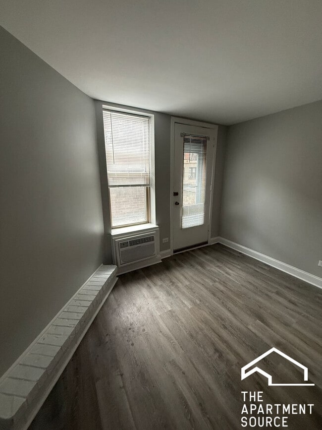 Building Photo - 744 W Gordon Terrace