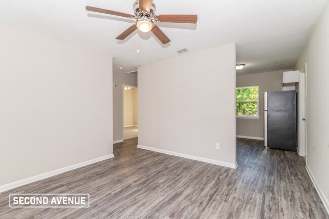 Foto del edificio - 5319 Woodcrest Rd