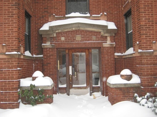 Building Photo - 3340 N Oakley Ave