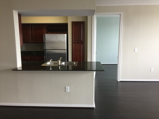 Building Photo - 7575 Kirby Dr