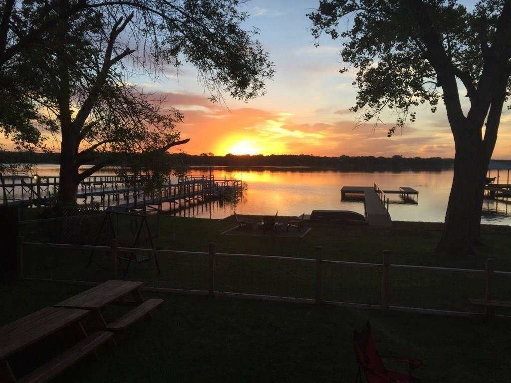 Primary Photo - 908 W Lake Dr