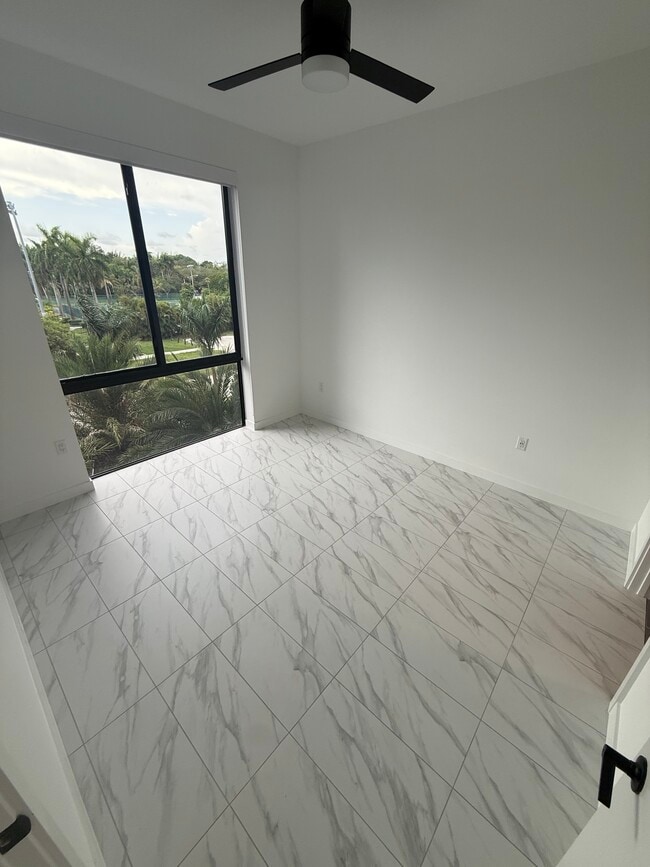 Foto del edificio - 2507 NE 182nd St