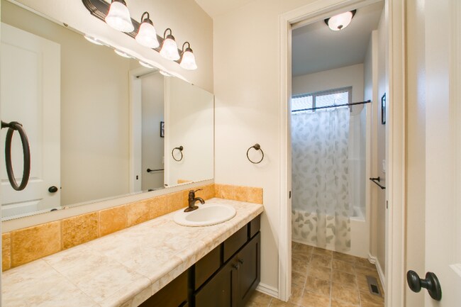 Foto del edificio - 4670 E Flores Ct