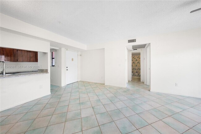 Building Photo - 20905 NE 8th Ct