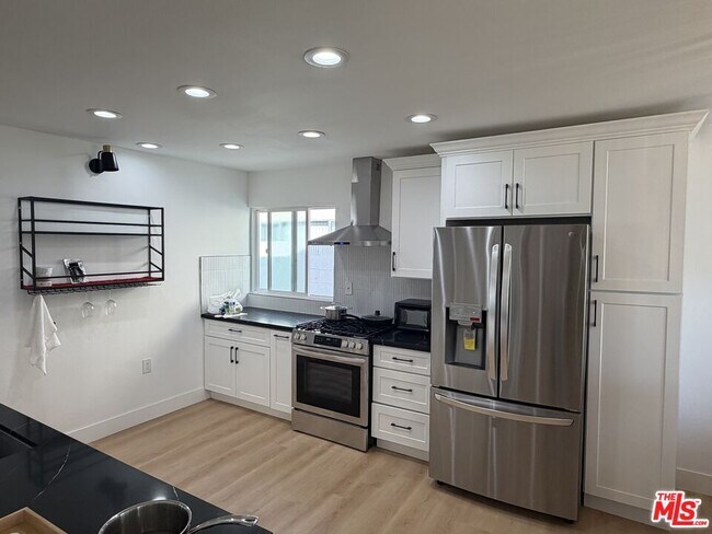 Foto del edificio - 17913 Martha Pl