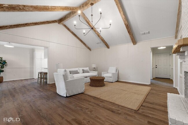 Building Photo - Updated and ready for tenant...