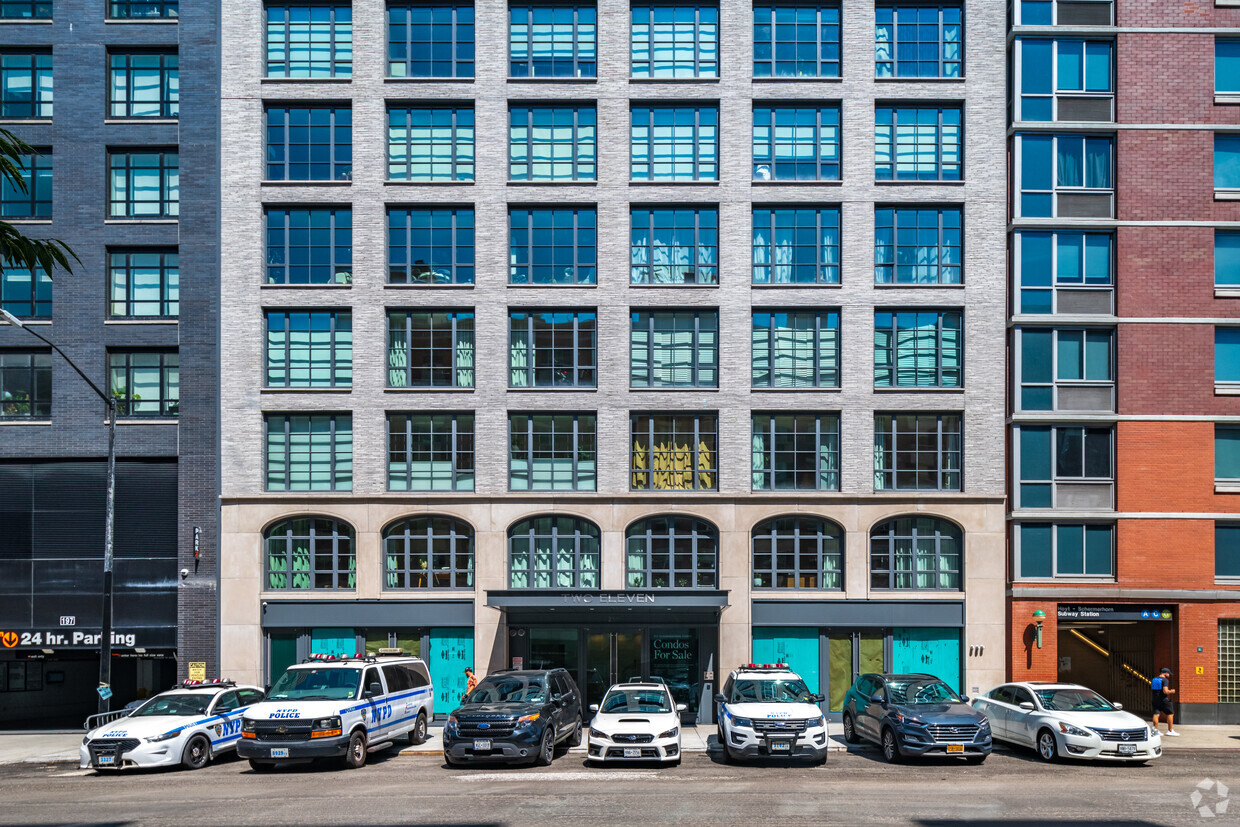 Building Photo - 211 Schermerhorn St