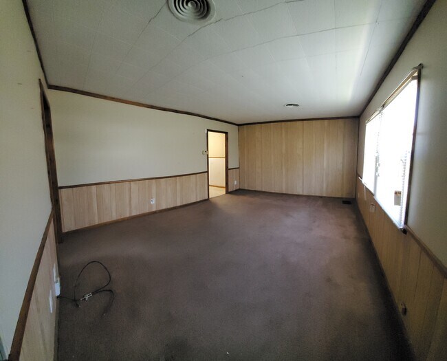 Foto del edificio - Three bedroom one bathroom single story home