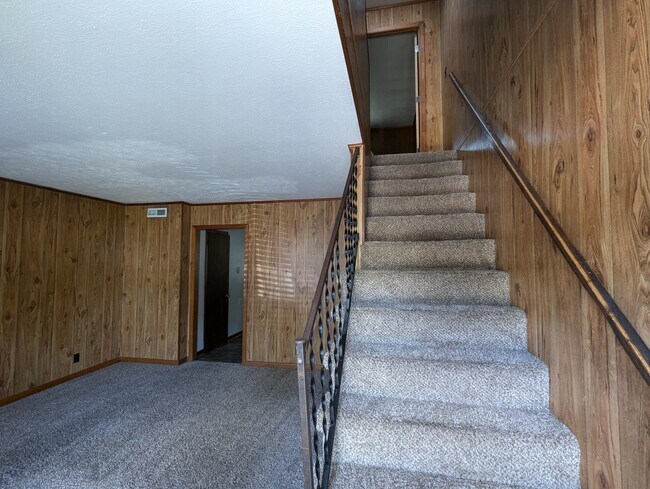 Building Photo - 112 Victor Reiter Pky