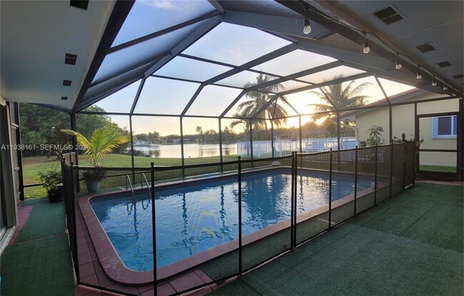 Foto del edificio - 8460 Menteith Terrace