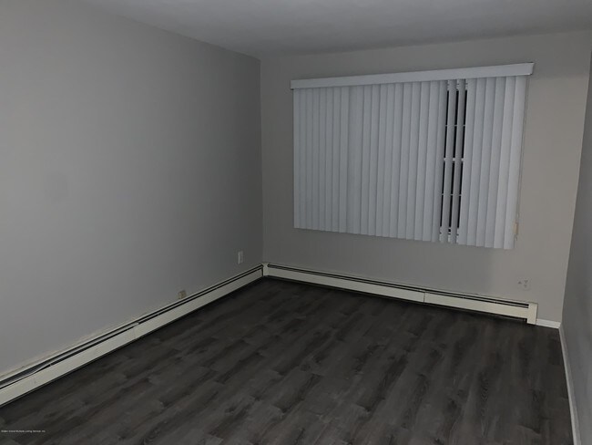 Building Photo - 105 Swinnerton St